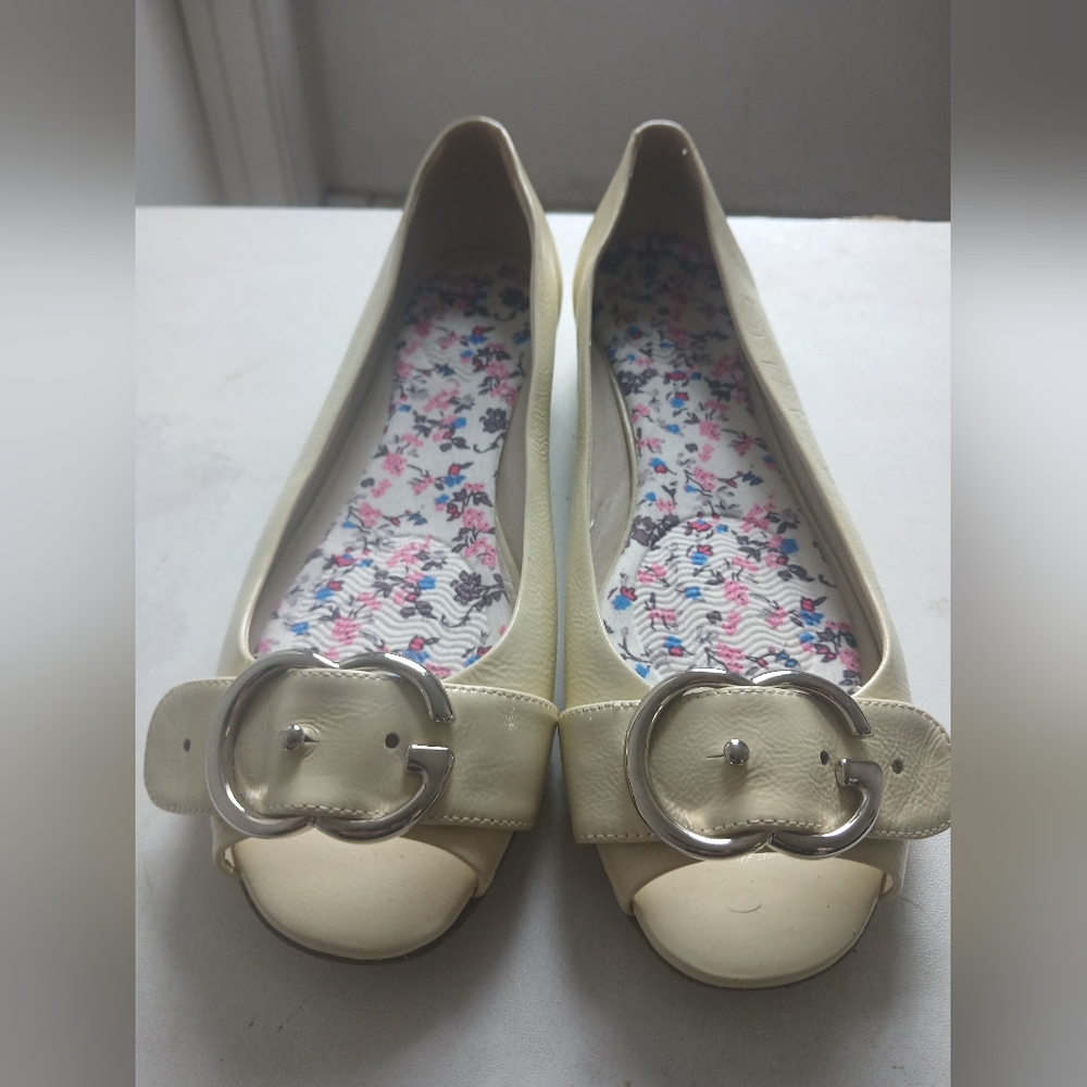 Gucci Cream Peep Toe Flats with Silver Buckle, Size 37.5